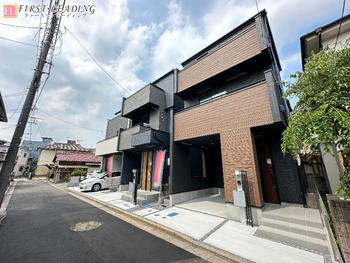外観 : 窓から取りこまれた柔らかな光が交錯する住宅　この場所で紡がれる未来はきっとステキなものに | 朝霞市膝折町21期の家(朝霞市&nbsp;新築一戸建て)