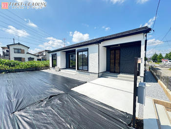 外観 : 窓から取りこまれた柔らかな光が交錯する住宅　この場所で紡がれる未来はきっとステキなものに | 富士見市下南畑6期の家　全16邸　16号棟(富士見市&nbsp;新築一戸建て)