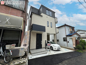 外観 : 窓から取りこまれた柔らかな光が交錯する住宅　この場所で紡がれる未来はきっとステキなものに | 朝霞市朝志ヶ丘524番の家　全4邸　C号棟(朝霞市&nbsp;新築一戸建て)