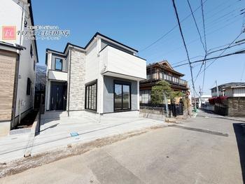 外観 : 窓から取りこまれた柔らかな光が交錯する住宅　この場所で紡がれる未来はきっとステキなものに | 富士見市上沢8期の家　全2邸　1号棟(富士見市&nbsp;新築一戸建て)