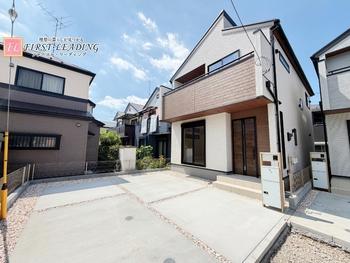 外観 : 窓から取りこまれた柔らかな光が交錯する住宅　この場所で紡がれる未来はきっとステキなものに | 川越市大塚の家　全2邸　1号棟(川越市&nbsp;新築一戸建て)